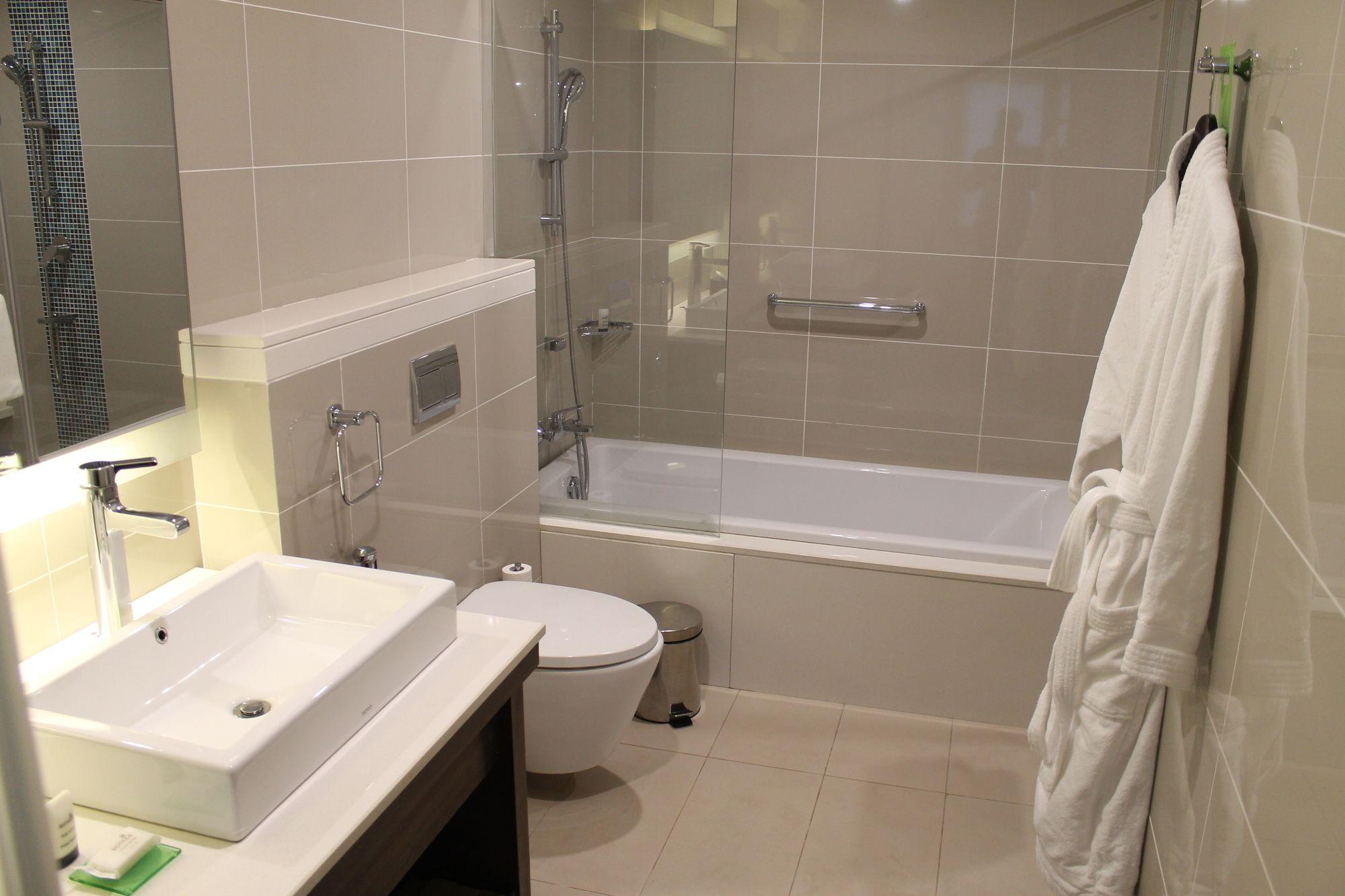 The Residency Towers, 5*