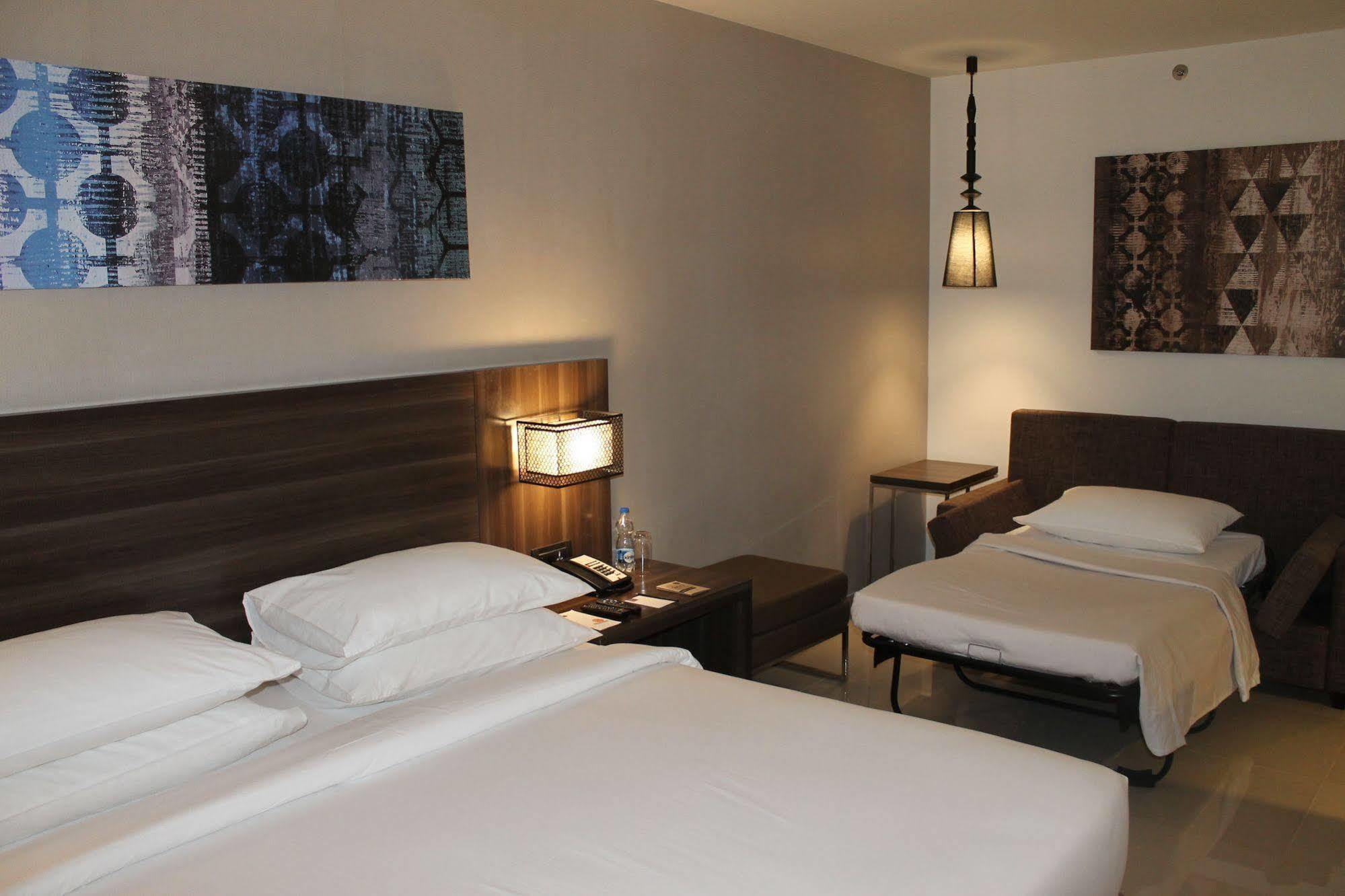 Hotel The Residency Towers, 5*