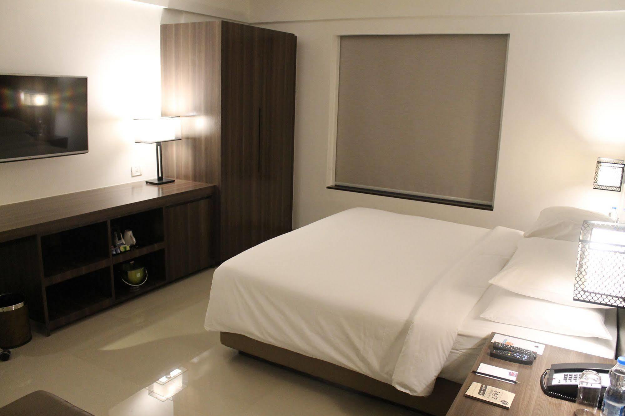 The Residency Towers, Hotel 5*