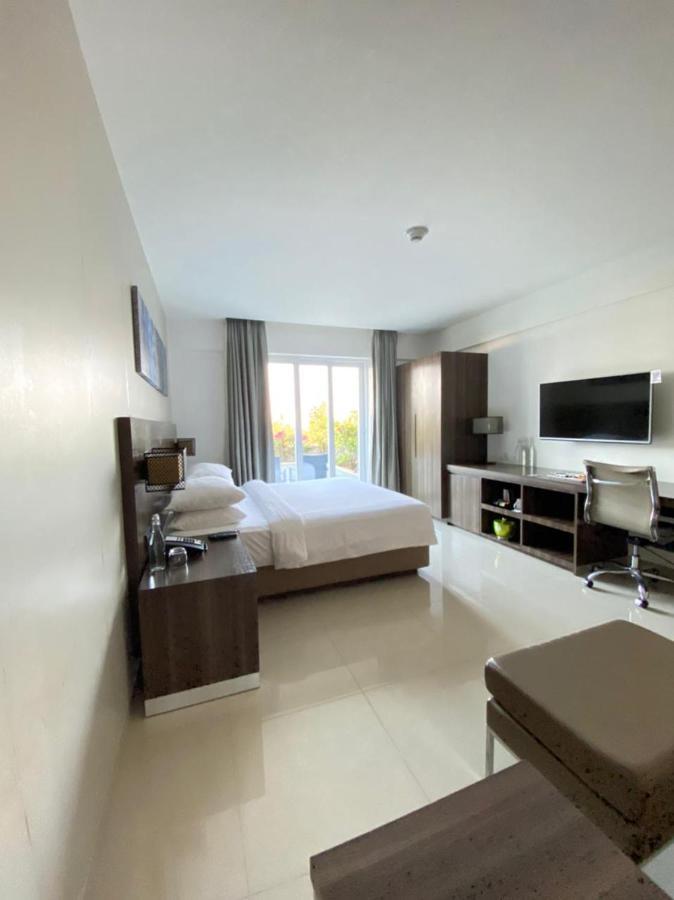 The Residency Towers, Hotel